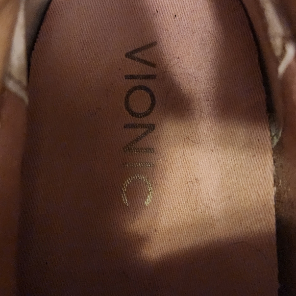 Vionic - Picture 5 of 5